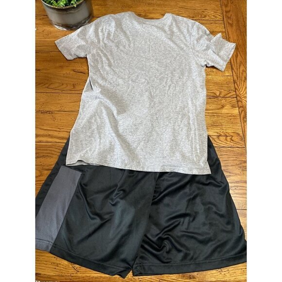 Nike "Just Do It" T-Shirt Men's Size M Rebook Shorts  Small - Picture 8 of 10